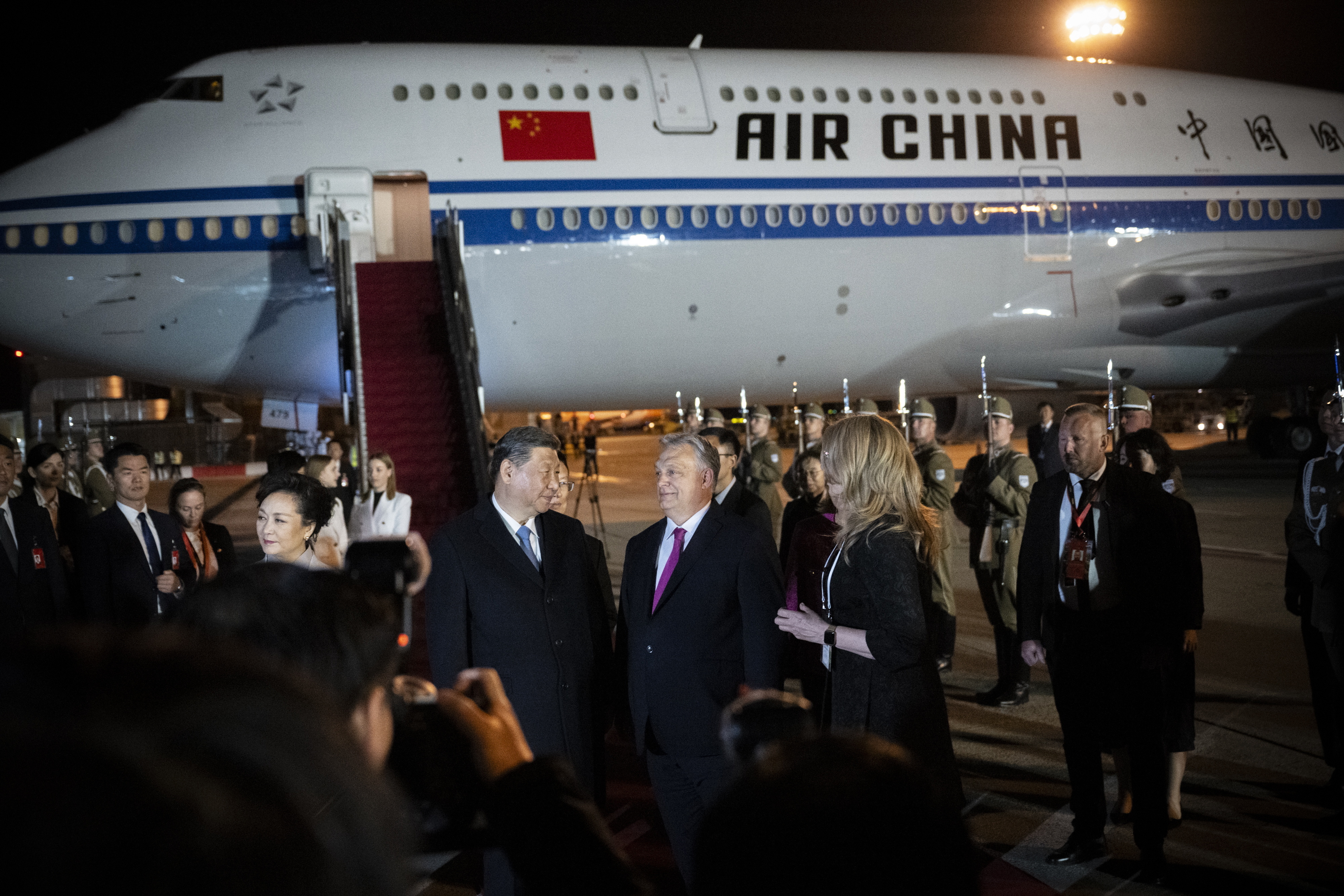 Orbán Welcomes Xi to Hungary