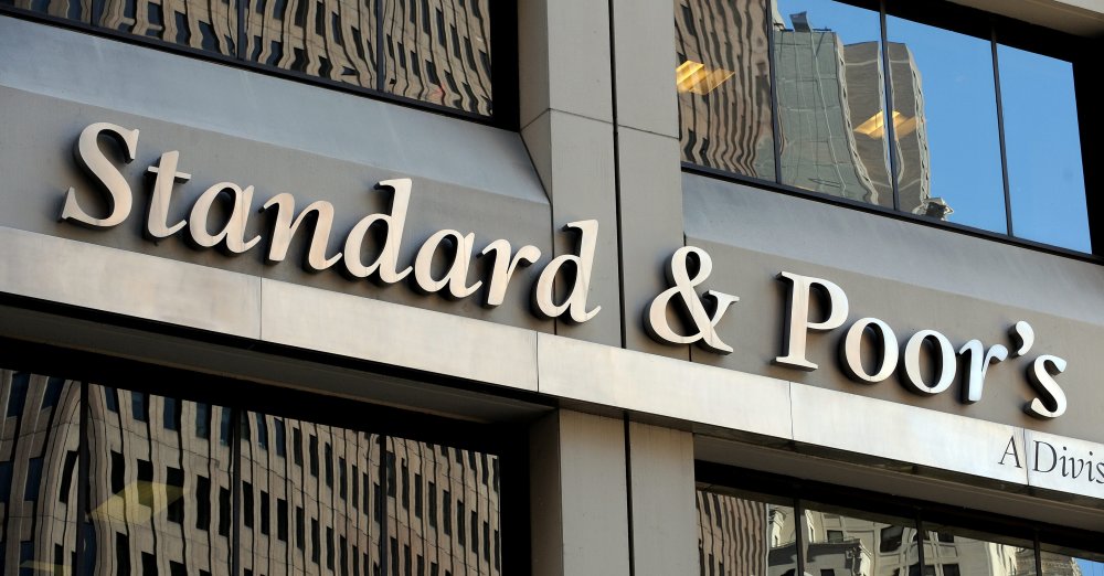  S&P changes outlook on Hungary rating to stable from positi...
