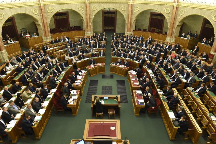 Hungarian Parliament rejects amendment on quotas