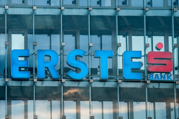 Erste rolls out installment option for bank card purchases