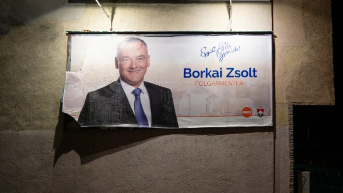 Disgraced Borkai quits Fidesz, stays on as Győr mayor