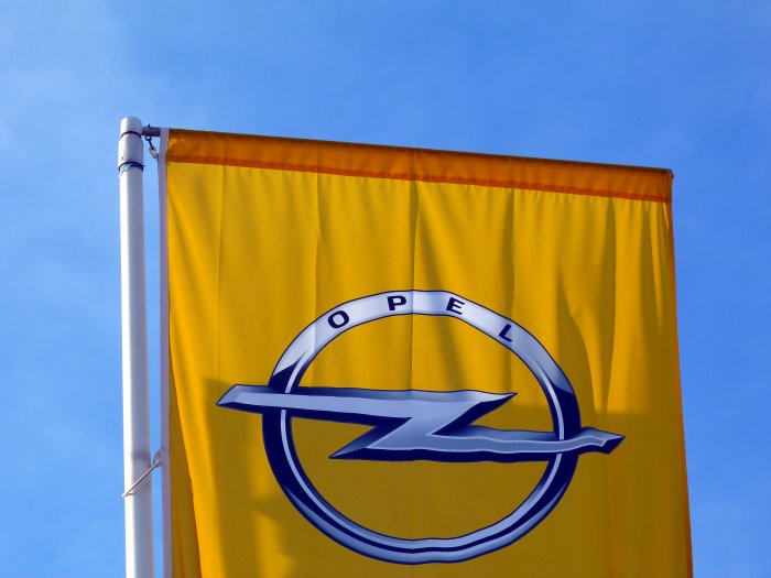 PSA to restart production gradually at Opel plant in Hungary