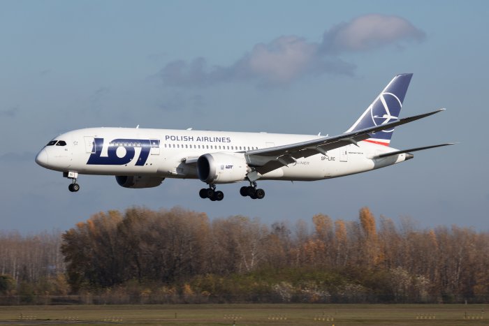LOT Seoul Flight Lands in Kazakhstan Due to Drunken Passenger