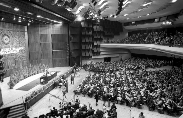 30 Years of Freedom: The Last Congress of the Hungarian Soci...