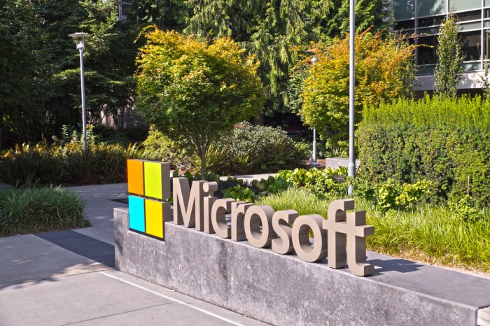 Microsoft to invest USD 1 bln in Poland