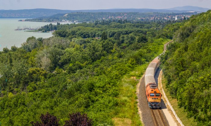 2 mln people took train to Balaton this summer