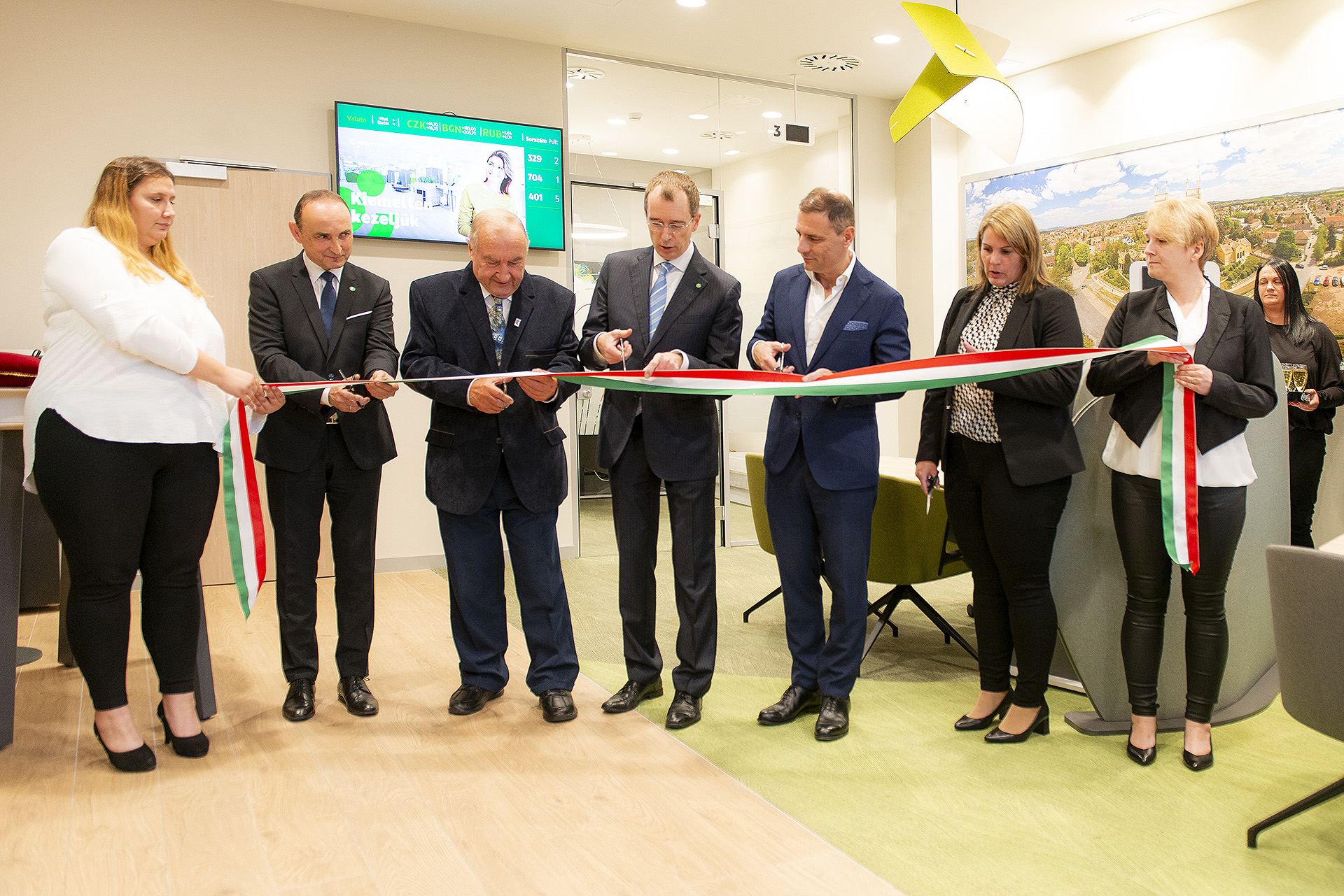 OTP Bank Opens New Branch in Fót
