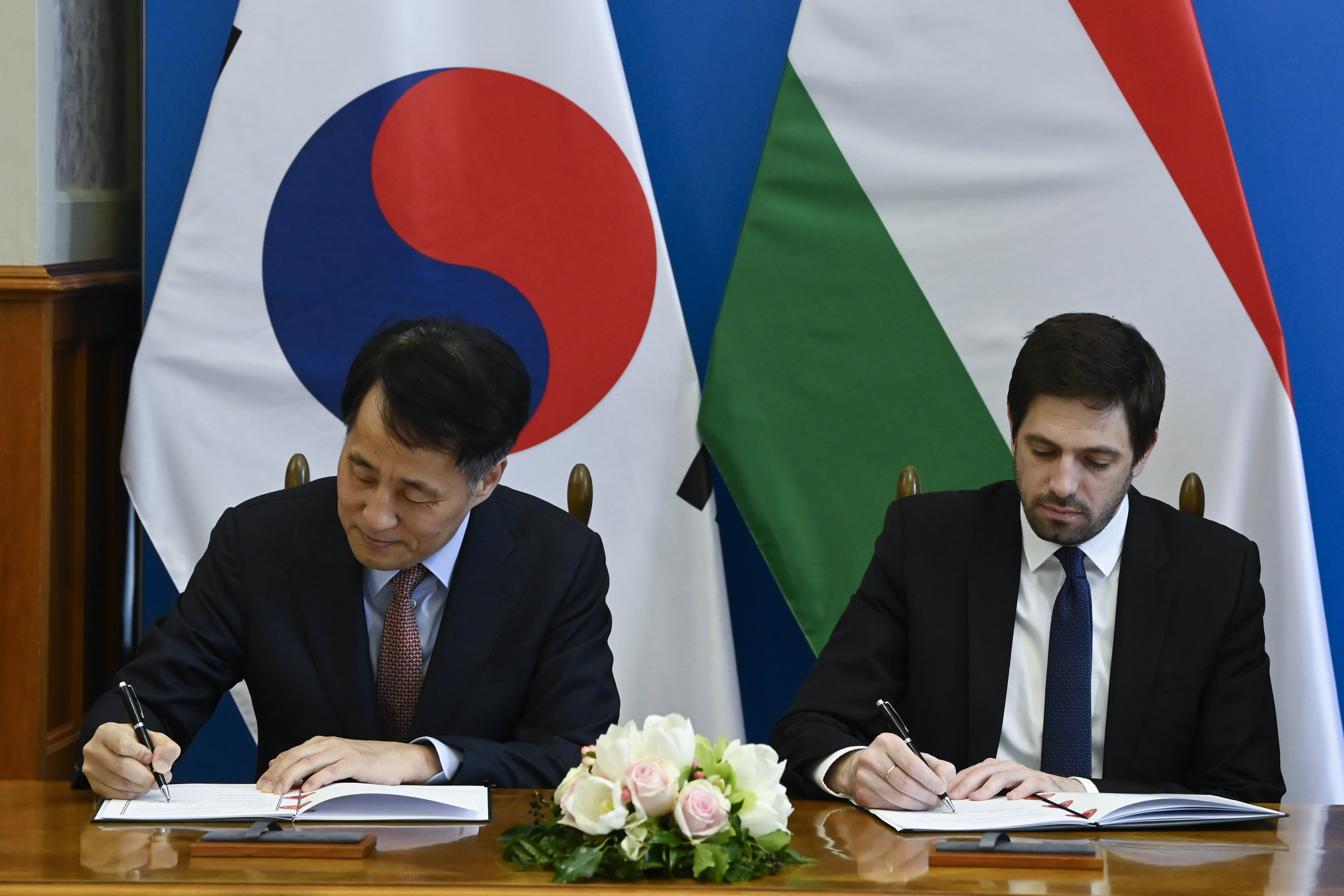 Hungary, South Korea Sign MoU Promoting Trade, Investment